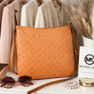 MICHAEL KORS ORANGE WHITE SIGNATURE JET SET BAG TRAVEL LARGE LOGO MESSENGER PURS